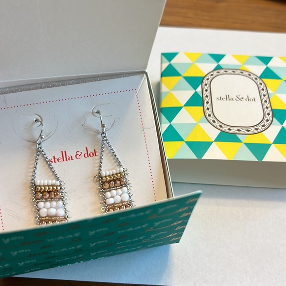 STELLA & DOT dangly earrings NWT - Picture 2 of 3